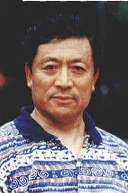 侯冠群