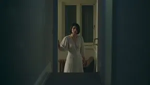 她的双眼背后 第 5 集剧照
